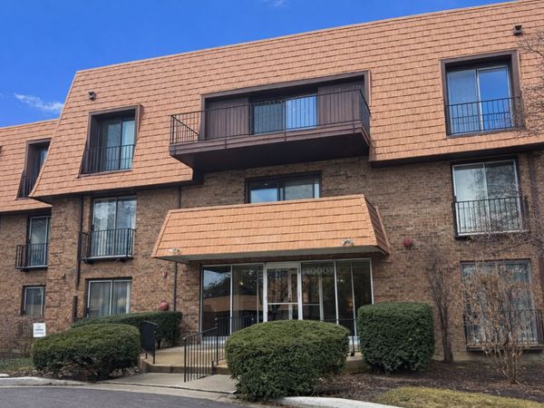 Unit 203B, Northbrook, IL 60062