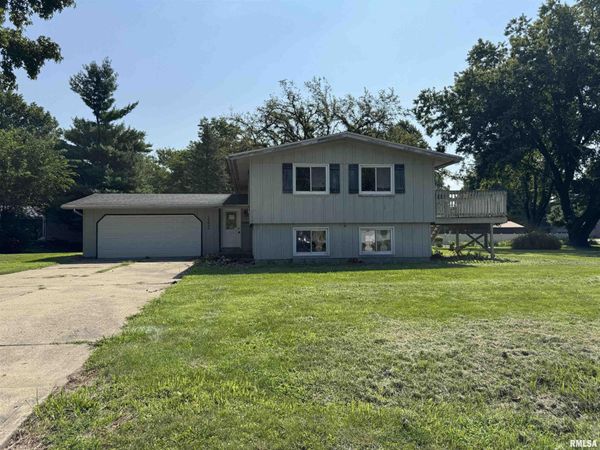 3552 N WATER Street, Decatur, IL 62526