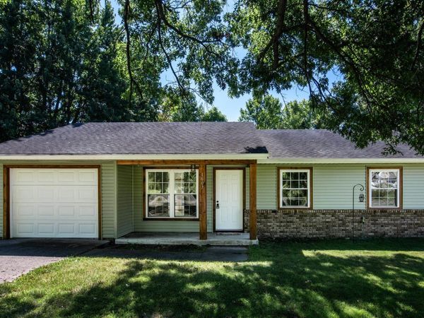 1607 E Pickett Lane, Marion, IL 62959