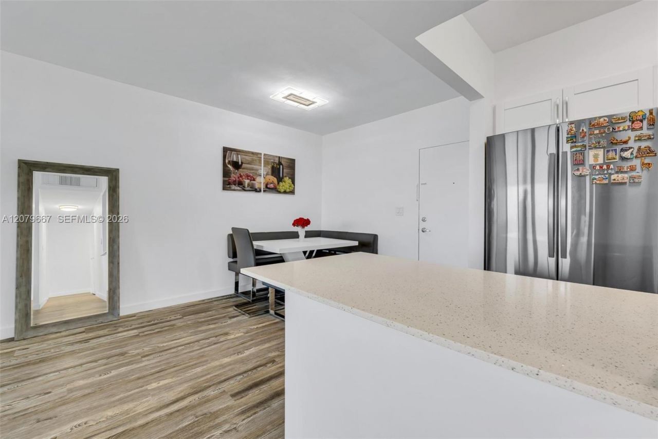 7441 Wayne, Unit 15I, Miami Beach, FL 33141 Photo