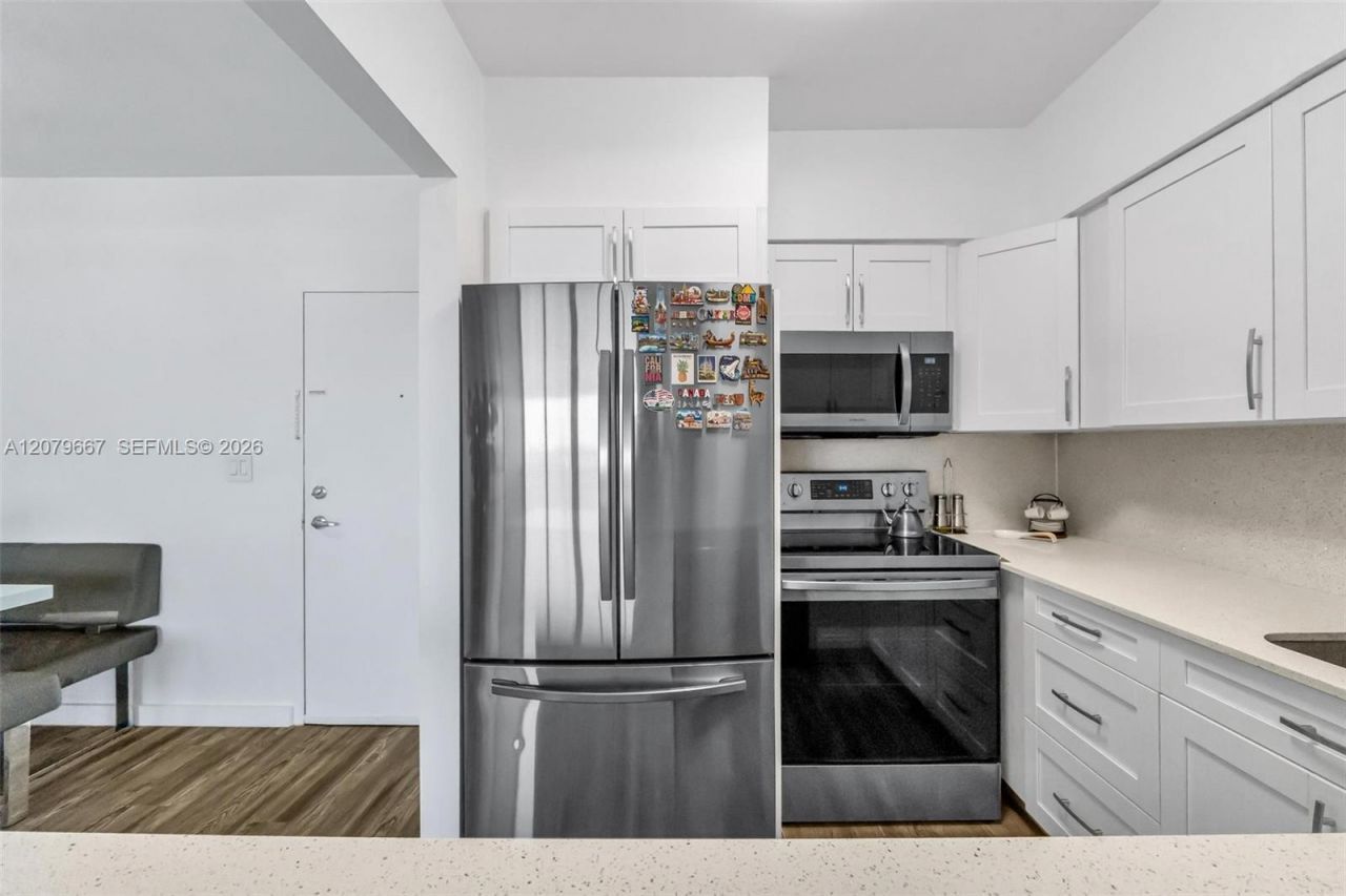 7441 Wayne, Unit 15I, Miami Beach, FL 33141 Photo