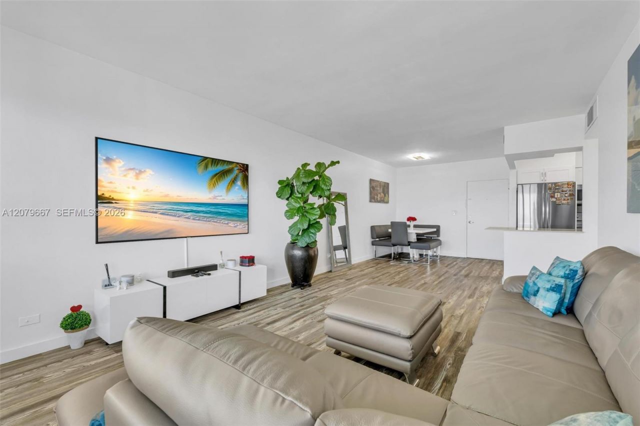 7441 Wayne, Unit 15I, Miami Beach, FL 33141 Photo