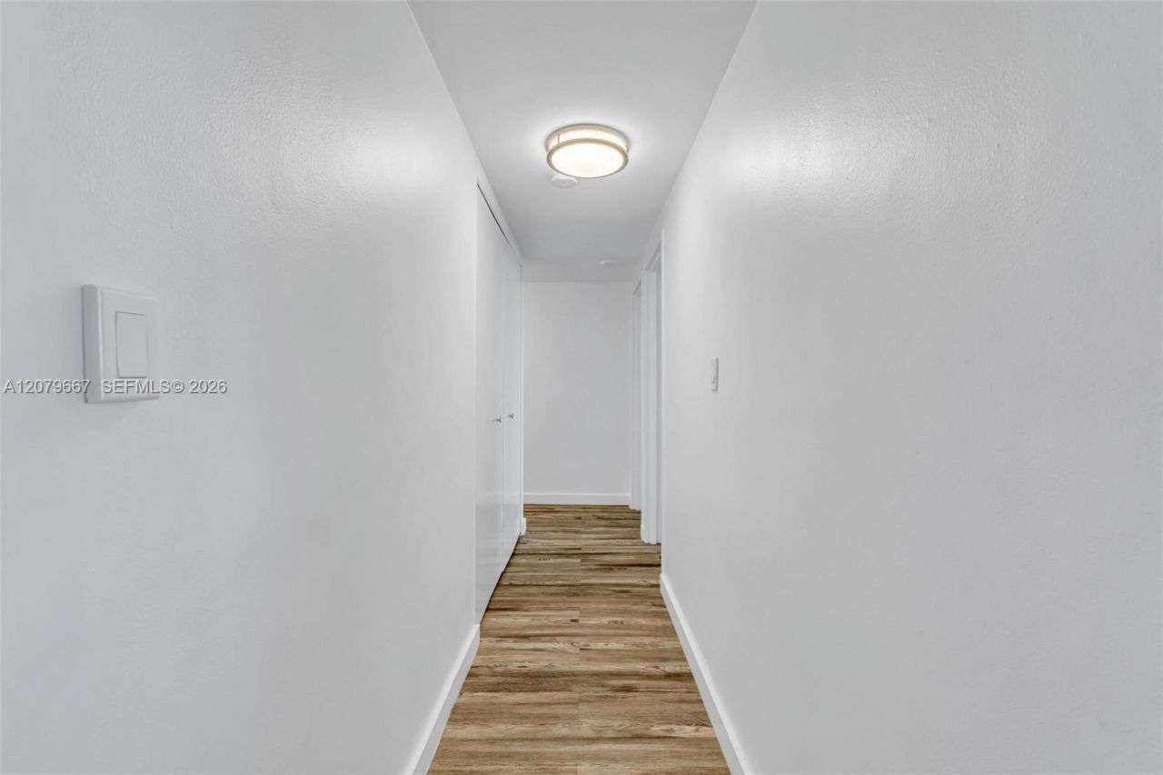 7441 Wayne, Unit 15I, Miami Beach, FL 33141 Photo