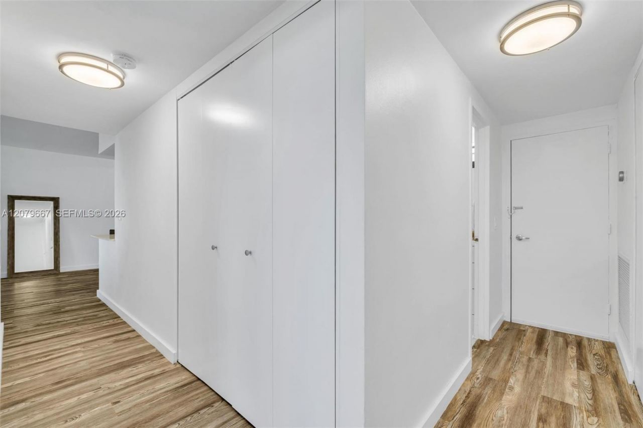 7441 Wayne, Unit 15I, Miami Beach, FL 33141 Photo