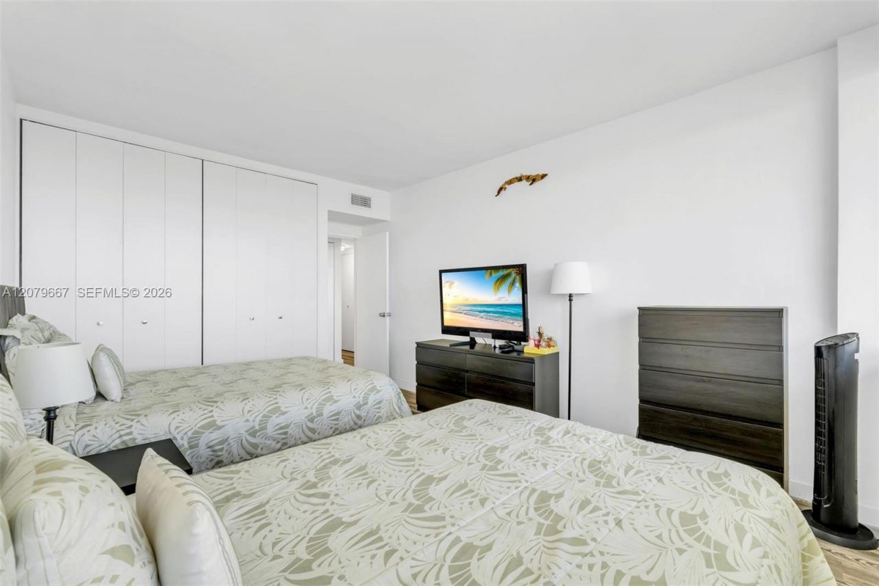 7441 Wayne, Unit 15I, Miami Beach, FL 33141 Photo