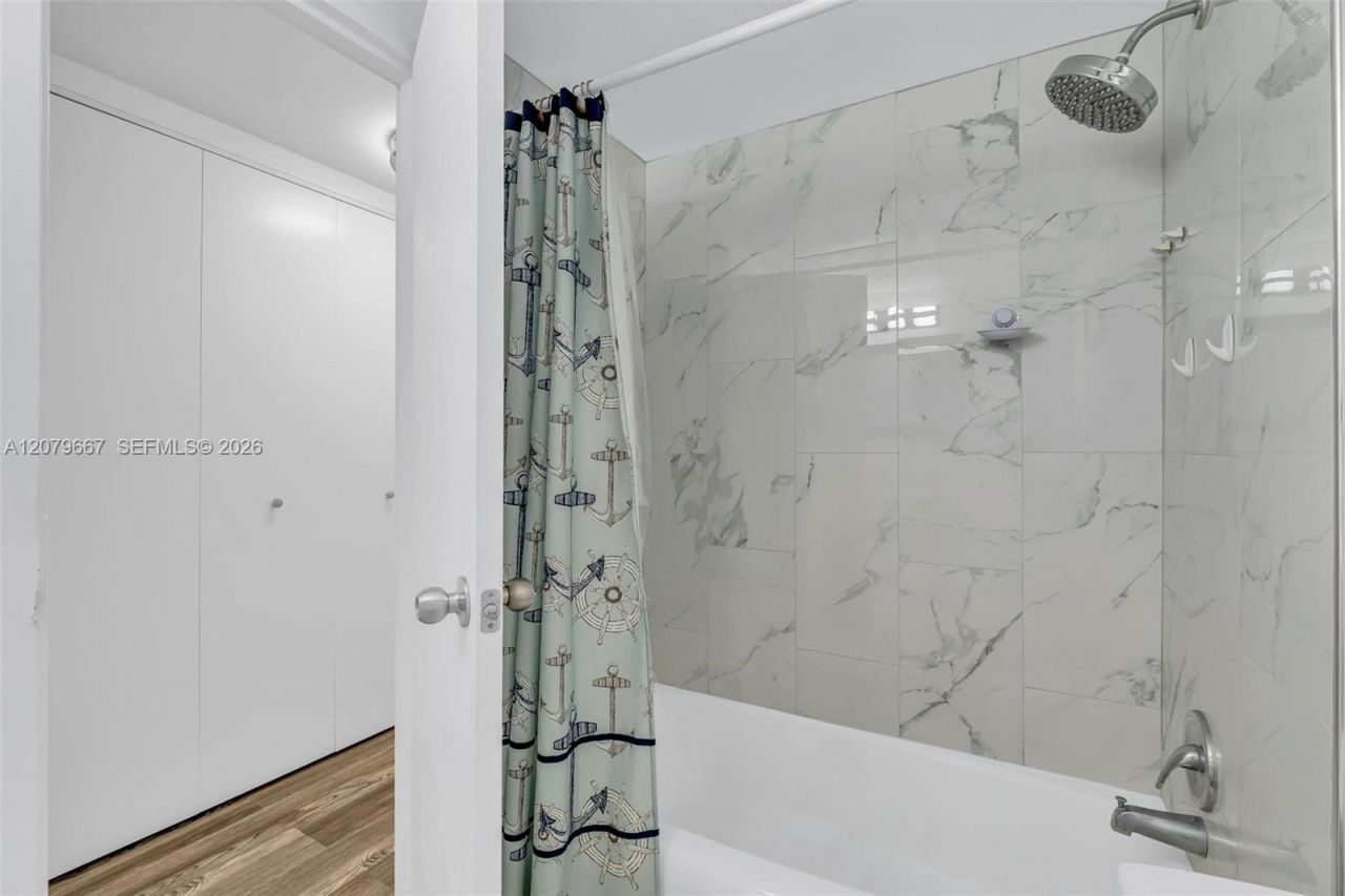 7441 Wayne, Unit 15I, Miami Beach, FL 33141 Photo