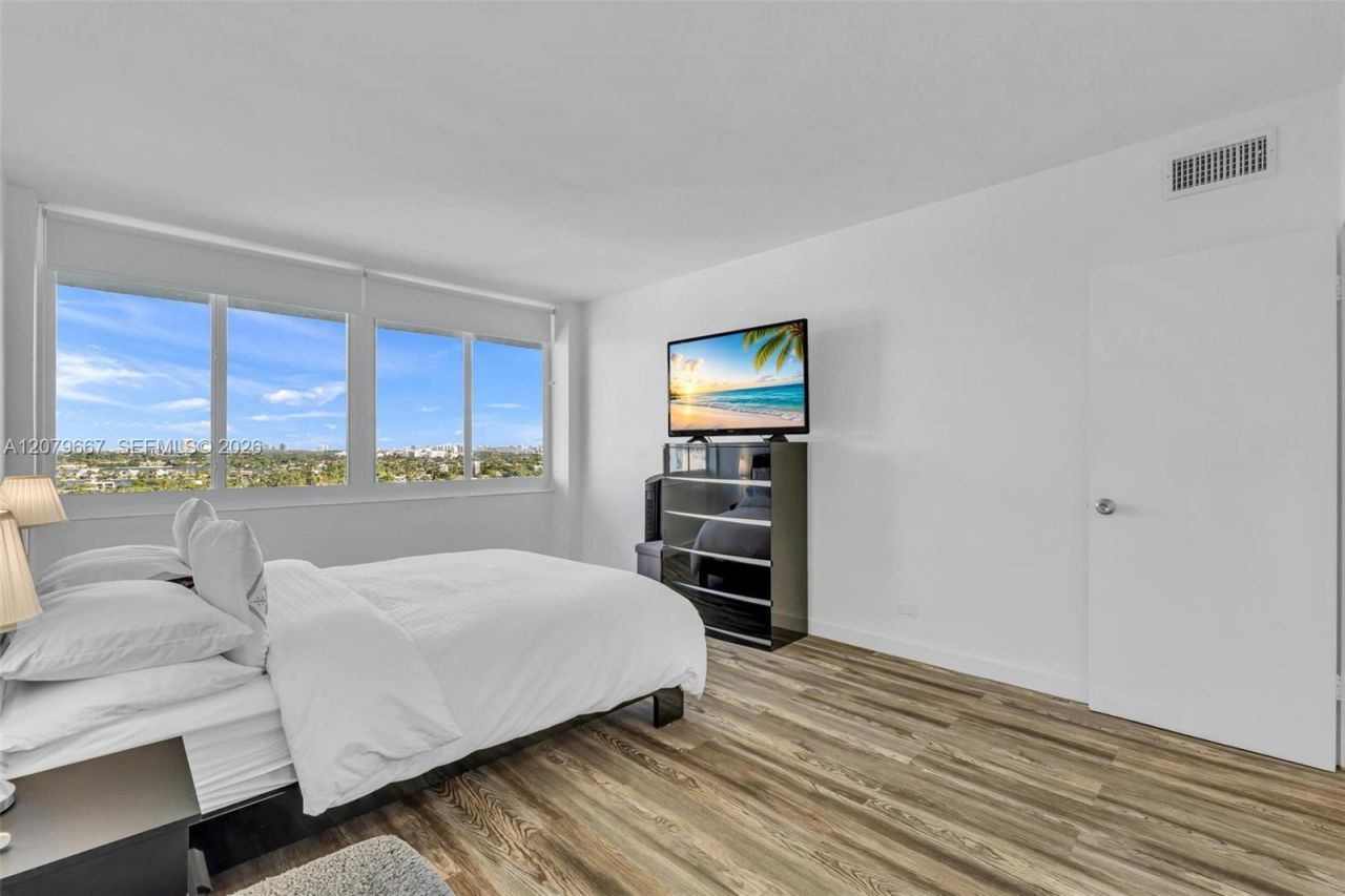 7441 Wayne, Unit 15I, Miami Beach, FL 33141 Photo