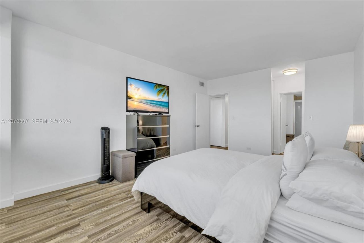 7441 Wayne, Unit 15I, Miami Beach, FL 33141 Photo