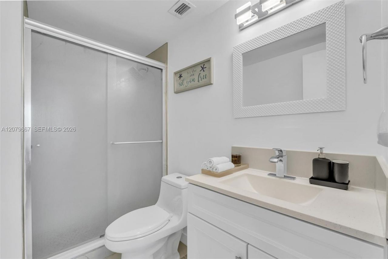 7441 Wayne, Unit 15I, Miami Beach, FL 33141 Photo