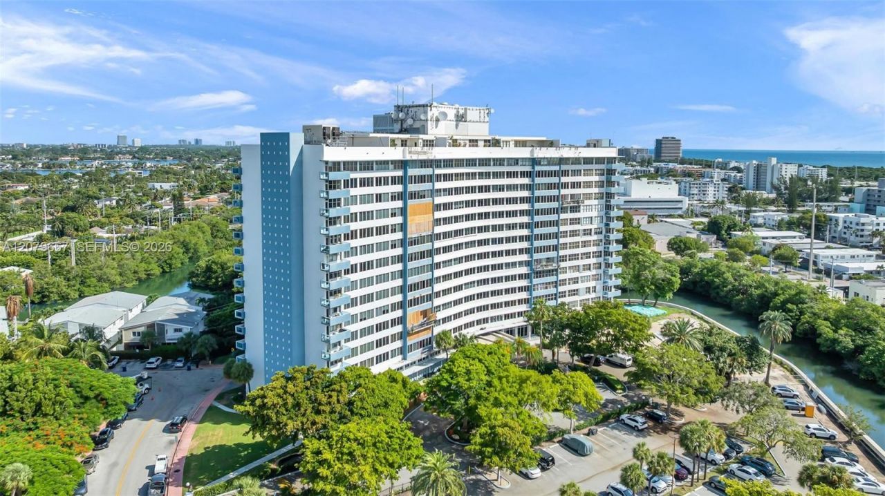 7441 Wayne, Unit 15I, Miami Beach, FL 33141 Photo