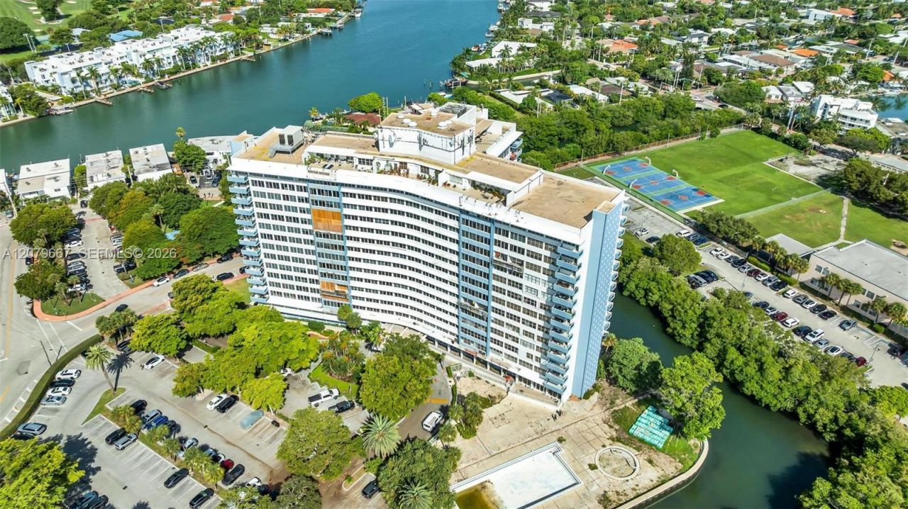 7441 Wayne, Unit 15I, Miami Beach, FL 33141 Photo