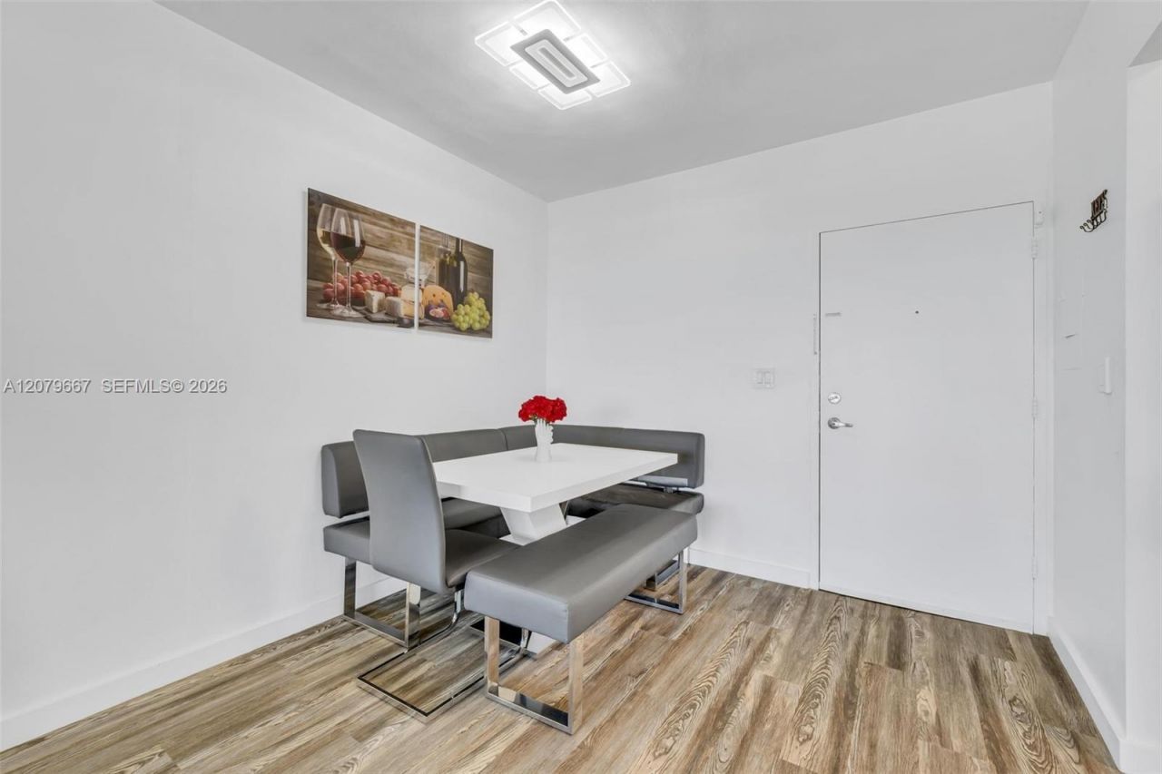 7441 Wayne, Unit 15I, Miami Beach, FL 33141 Photo