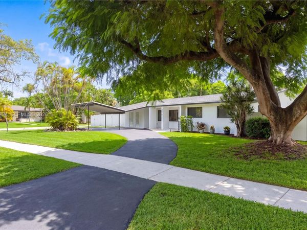 8201 SW 151st St , Palmetto Bay, FL 33158
