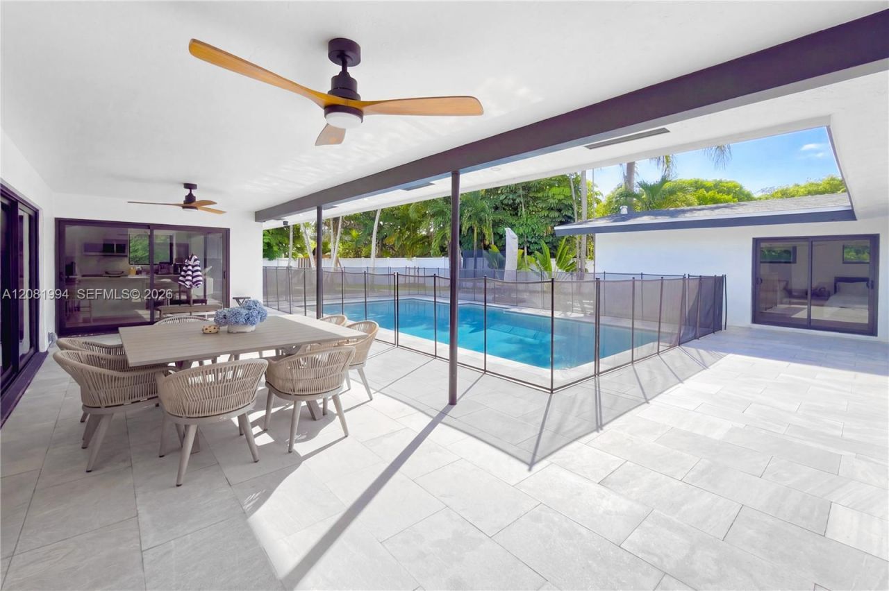 8201 SW 151st St , Palmetto Bay, FL 33158 Photo