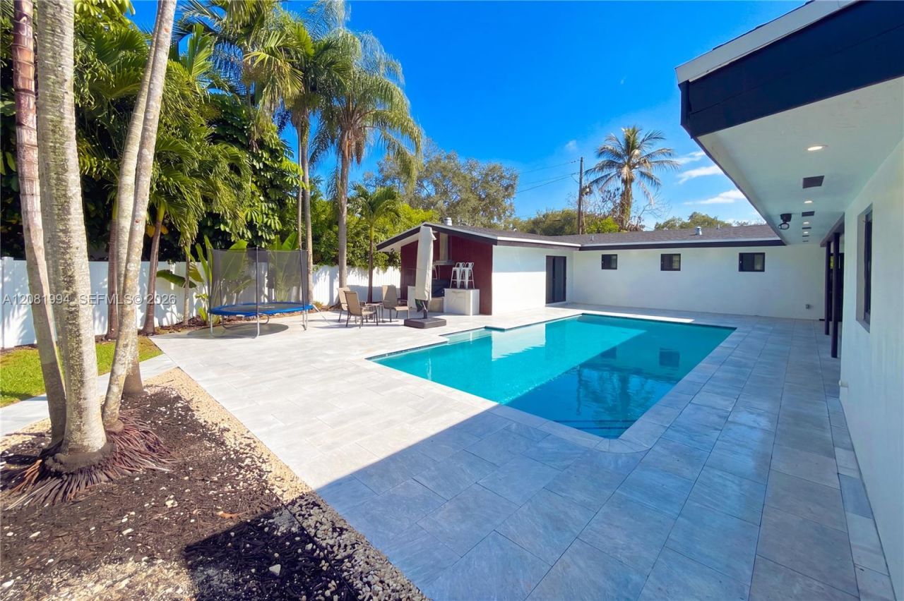 8201 SW 151st St , Palmetto Bay, FL 33158 Photo