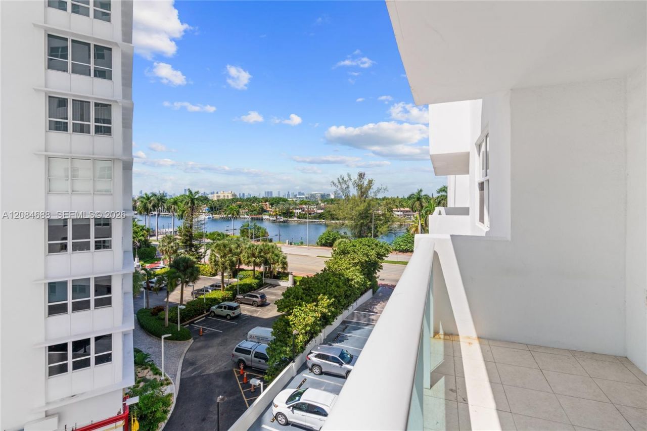 5001 Collins Ave, Unit 5E, Miami Beach, FL 33140 Photo