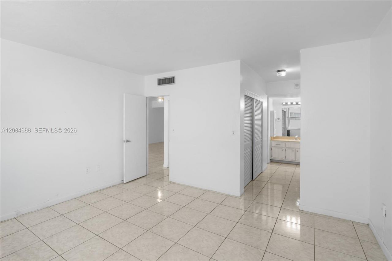 5001 Collins Ave, Unit 5E, Miami Beach, FL 33140 Photo