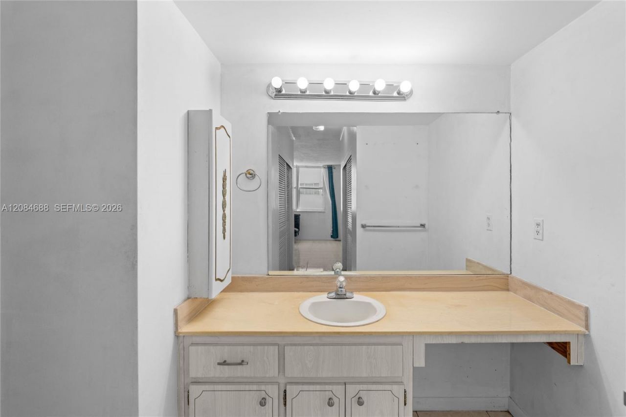 5001 Collins Ave, Unit 5E, Miami Beach, FL 33140 Photo