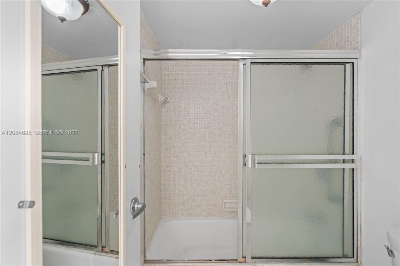 5001 Collins Ave, Unit 5E, Miami Beach, FL 33140 Photo