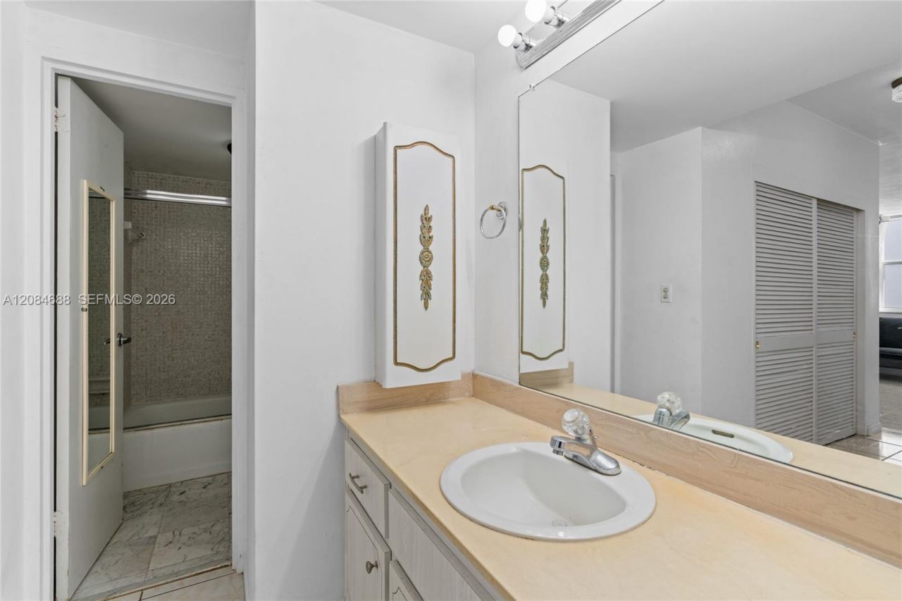 5001 Collins Ave, Unit 5E, Miami Beach, FL 33140 Photo