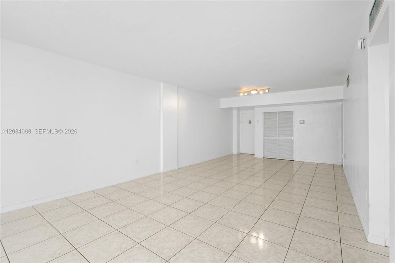 5001 Collins Ave, Unit 5E, Miami Beach, FL 33140 Photo