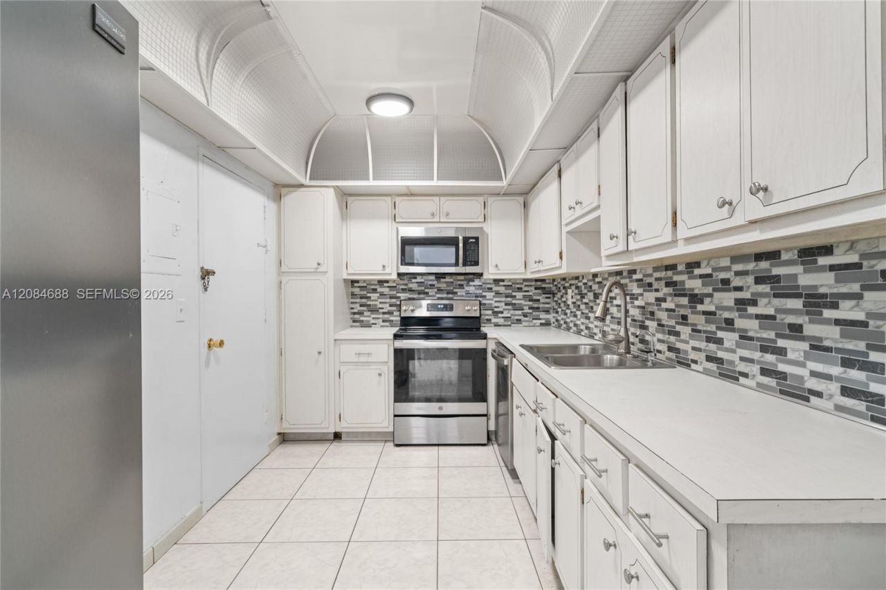 5001 Collins Ave, Unit 5E, Miami Beach, FL 33140 Photo