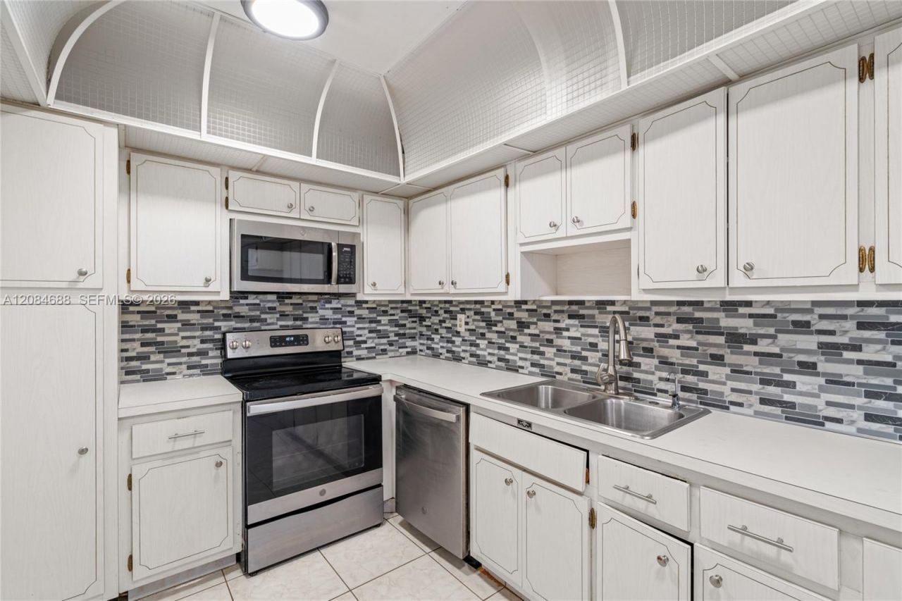 5001 Collins Ave, Unit 5E, Miami Beach, FL 33140 Photo