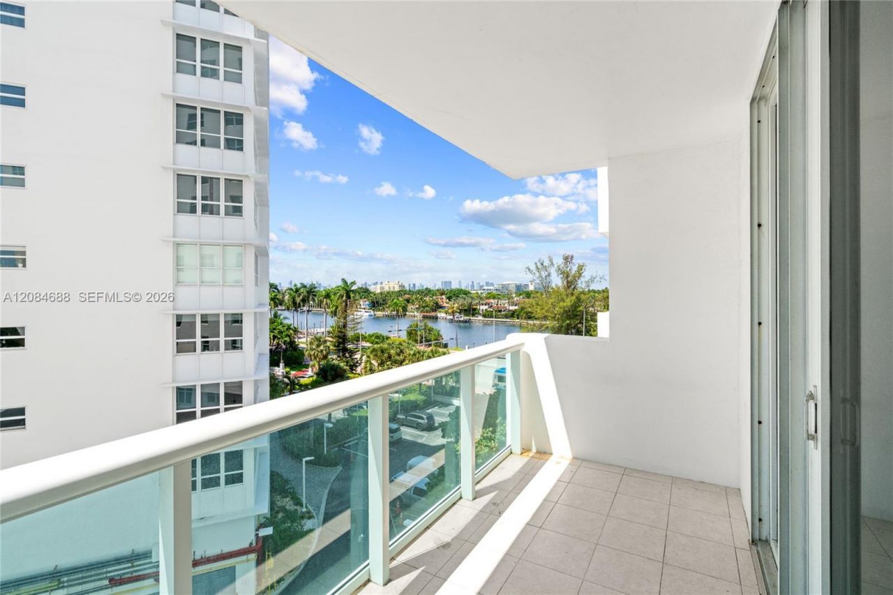 5001 Collins Ave, Unit 5E, Miami Beach, FL 33140 Photo