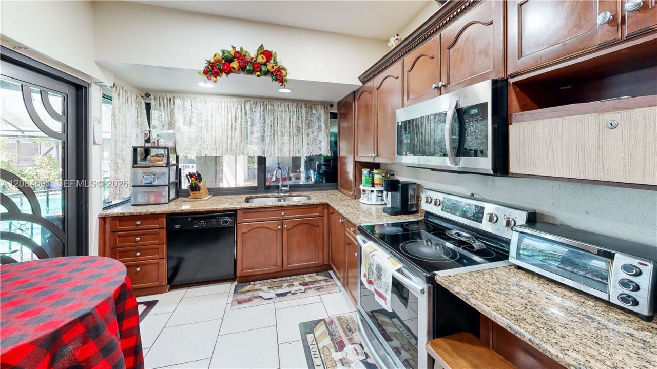 10900 SW 177th Ter, Miami, FL 33157 Photo