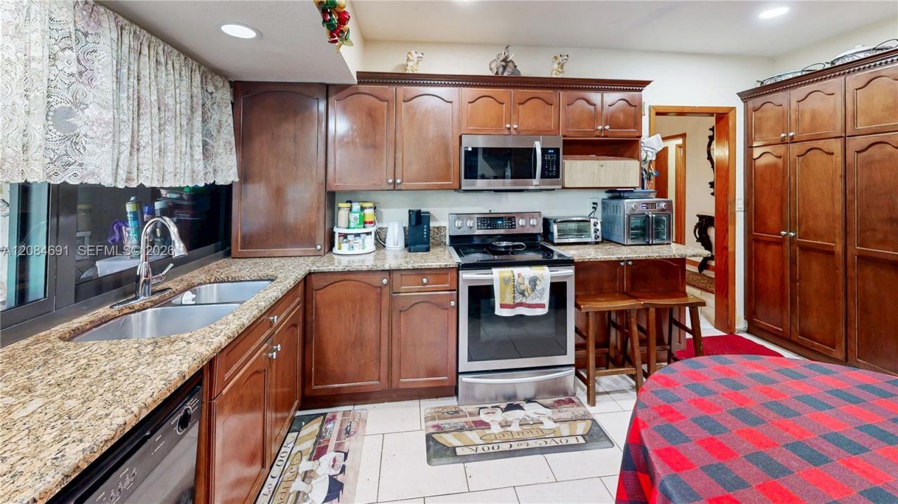 10900 SW 177th Ter, Miami, FL 33157 Photo