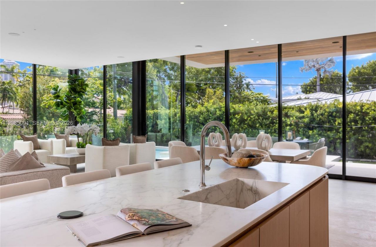 4940 Cherokee Ave, Miami Beach, FL 33140 Photo