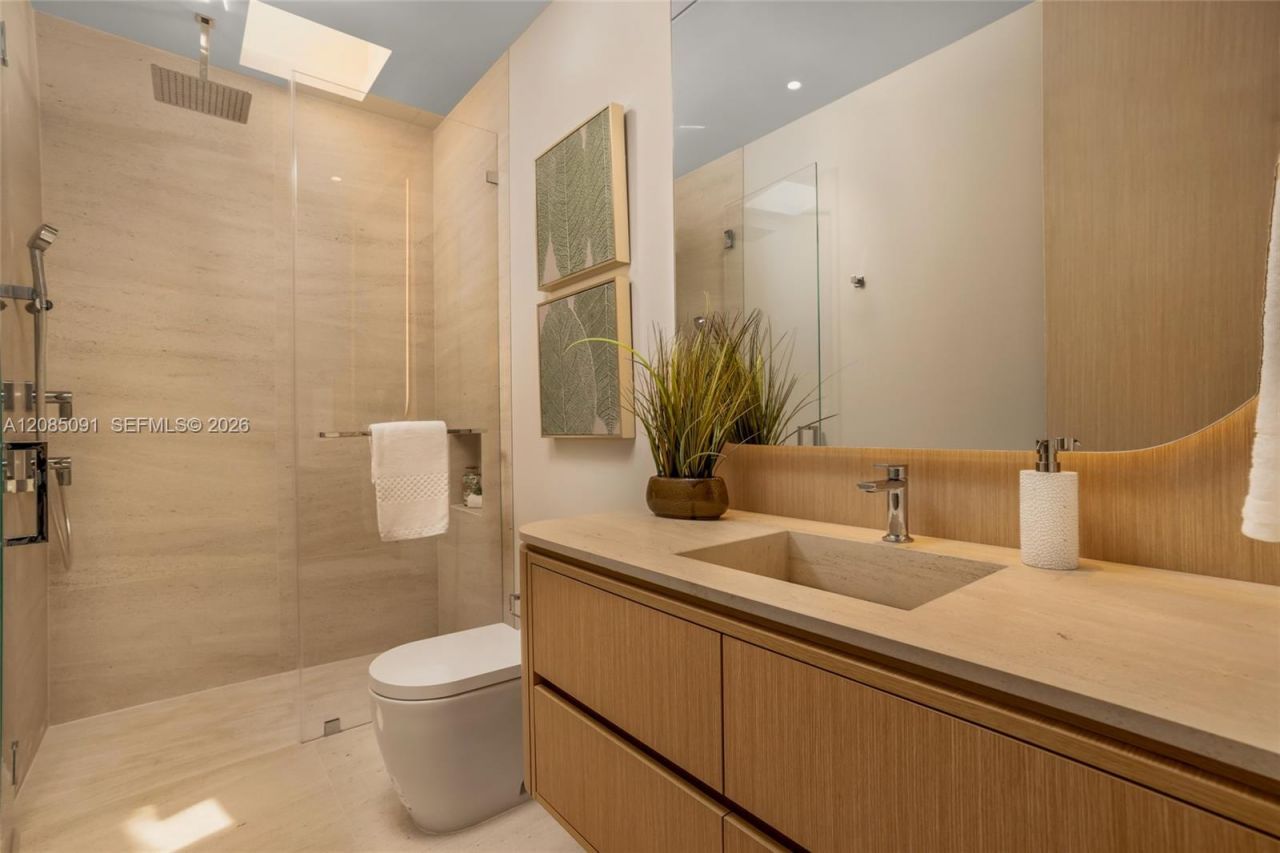 4940 Cherokee Ave, Miami Beach, FL 33140 Photo