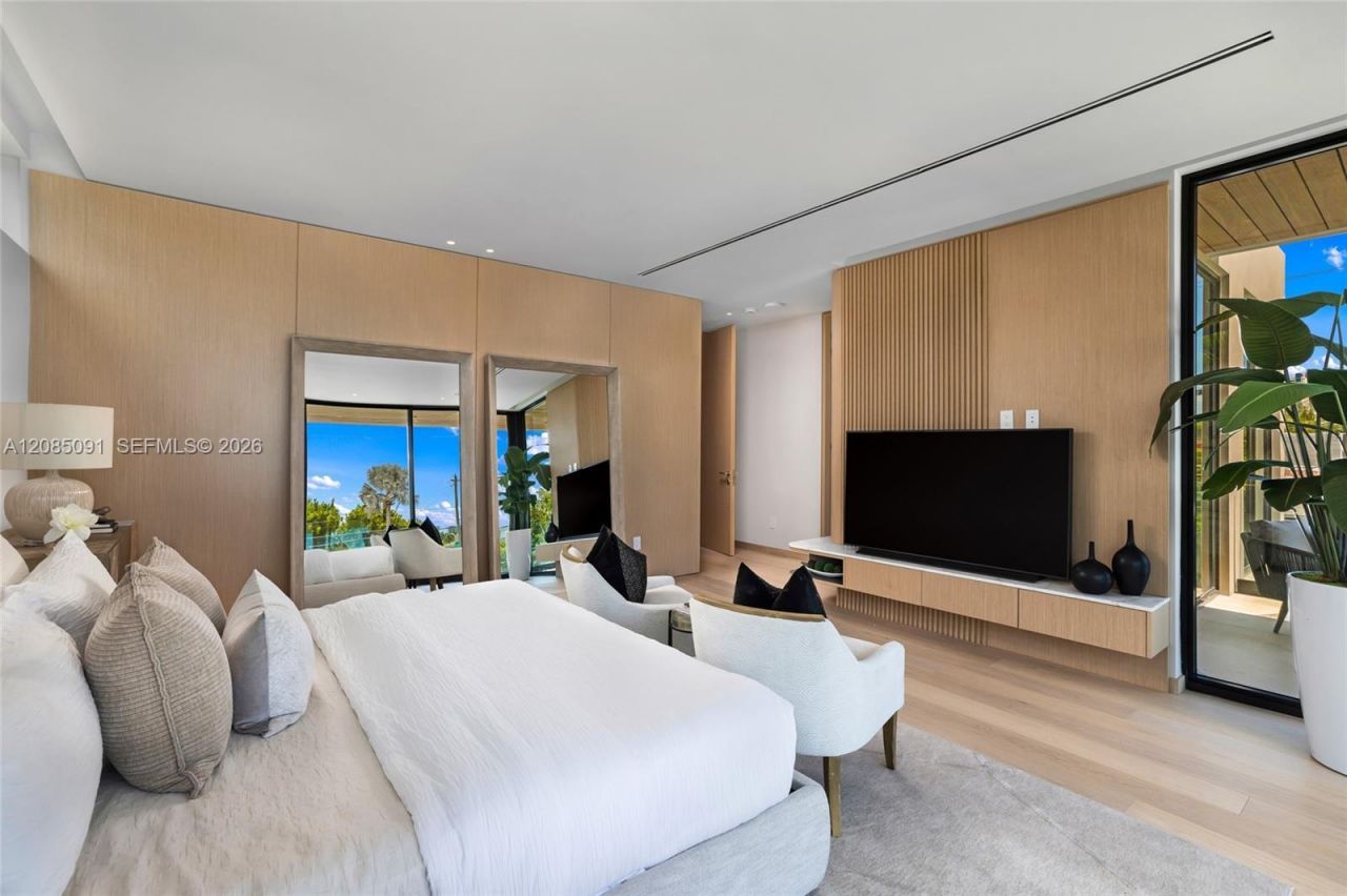 4940 Cherokee Ave, Miami Beach, FL 33140 Photo