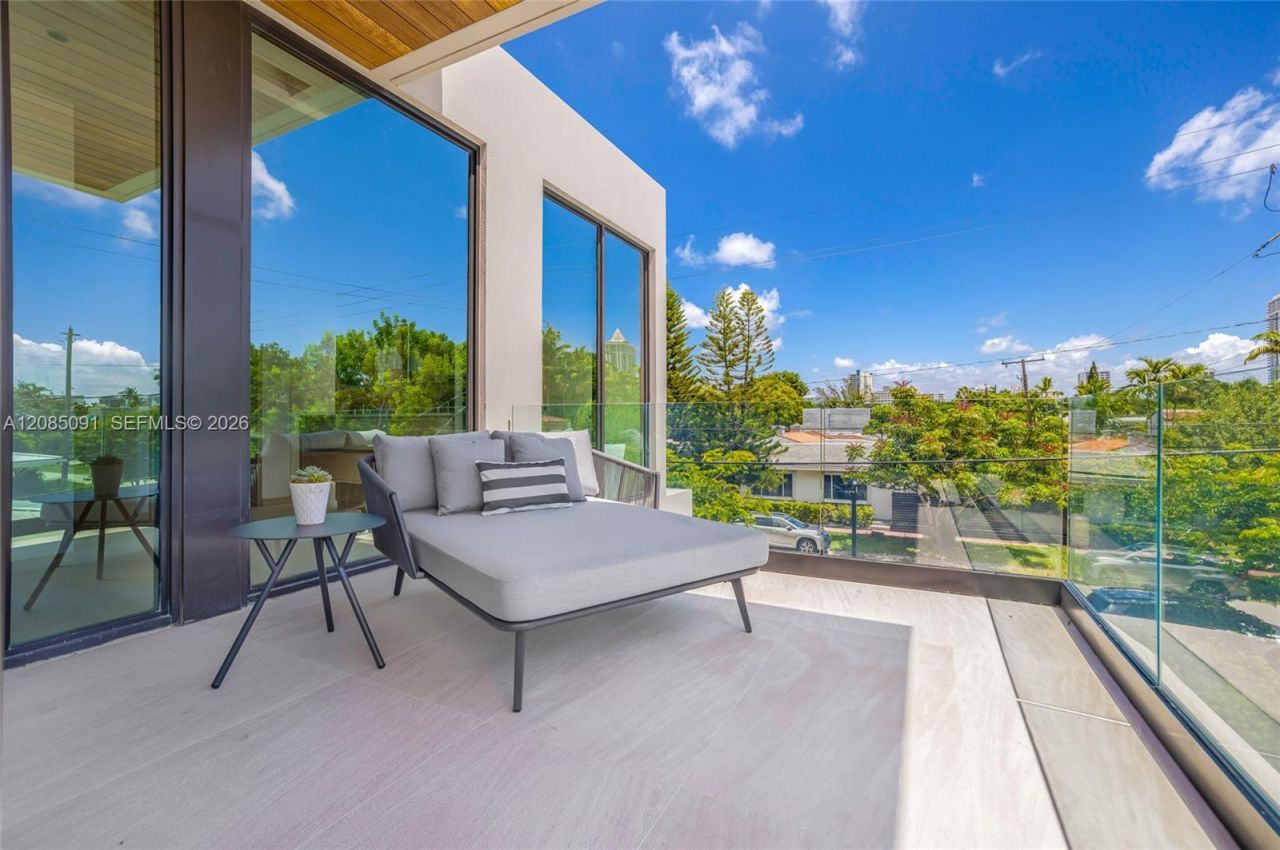 4940 Cherokee Ave, Miami Beach, FL 33140 Photo