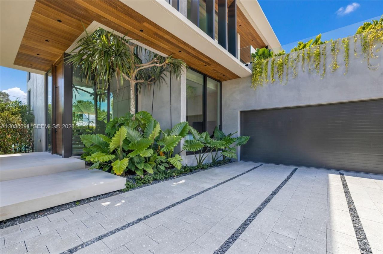 4940 Cherokee Ave, Miami Beach, FL 33140 Photo