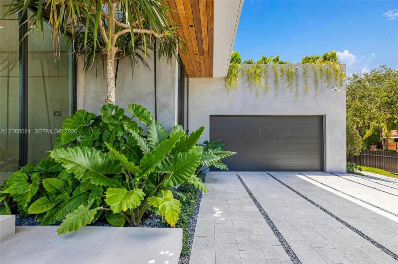 4940 Cherokee Ave, Miami Beach, FL 33140 Photo