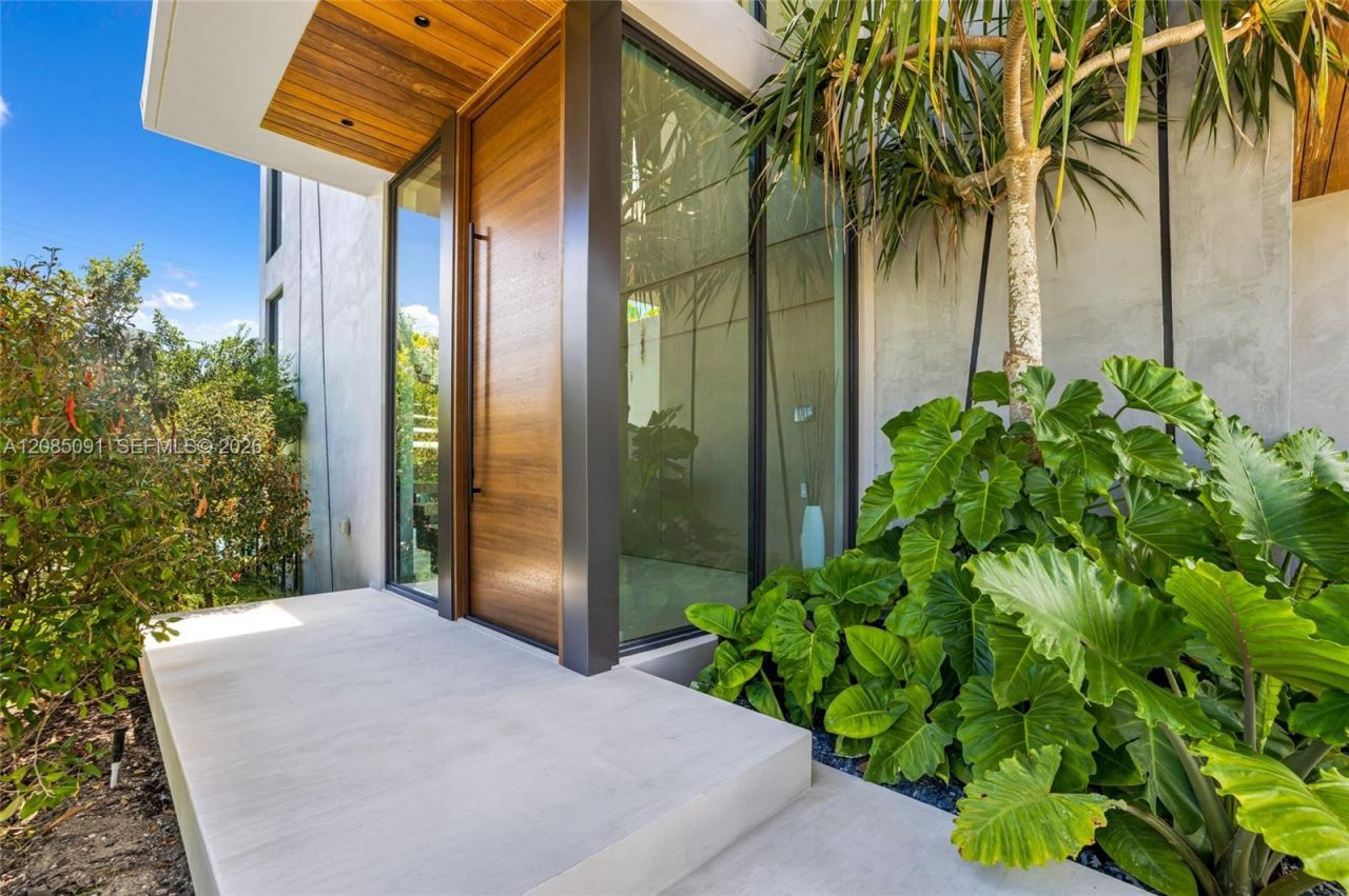 4940 Cherokee Ave, Miami Beach, FL 33140 Photo