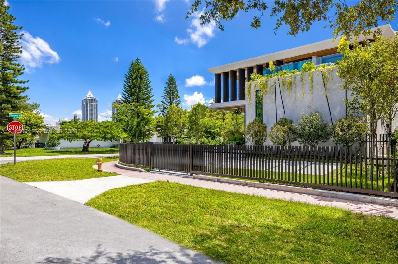4940 Cherokee Ave, Miami Beach, FL 33140 Photo