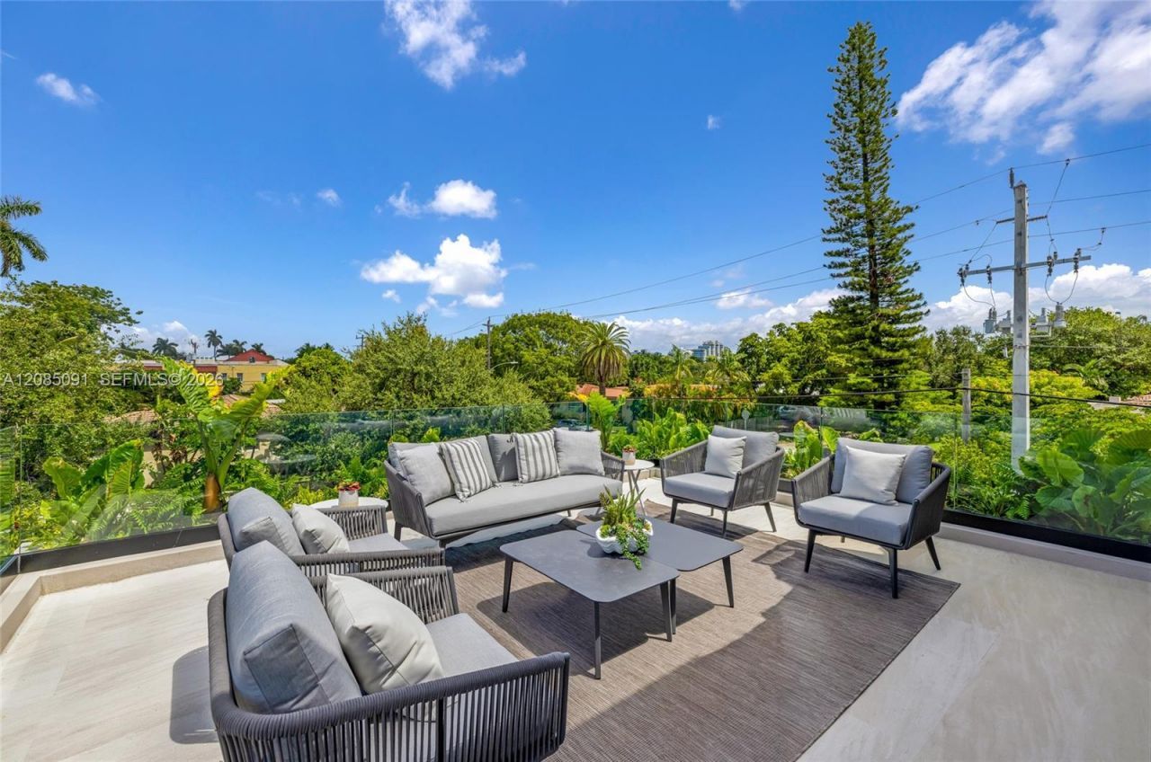 4940 Cherokee Ave, Miami Beach, FL 33140 Photo