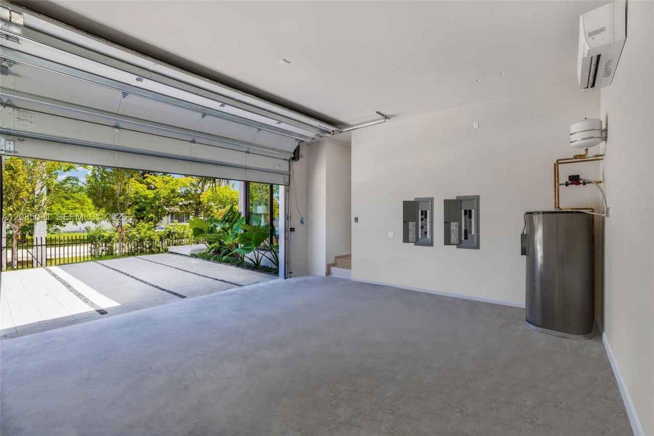 4940 Cherokee Ave, Miami Beach, FL 33140 Photo
