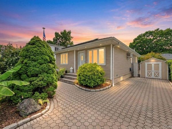 325 Beachview Street, Copiague, NY 11726