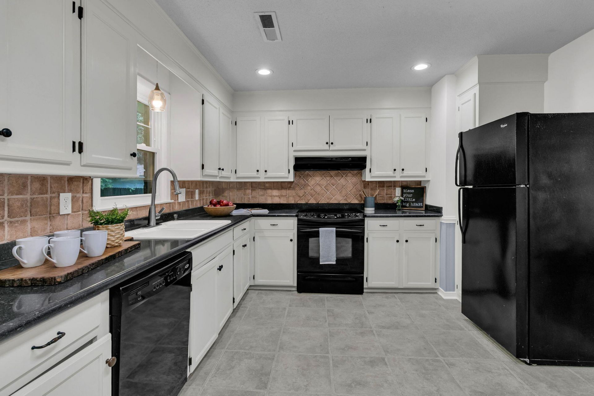 404 Forest Circle Photo 12