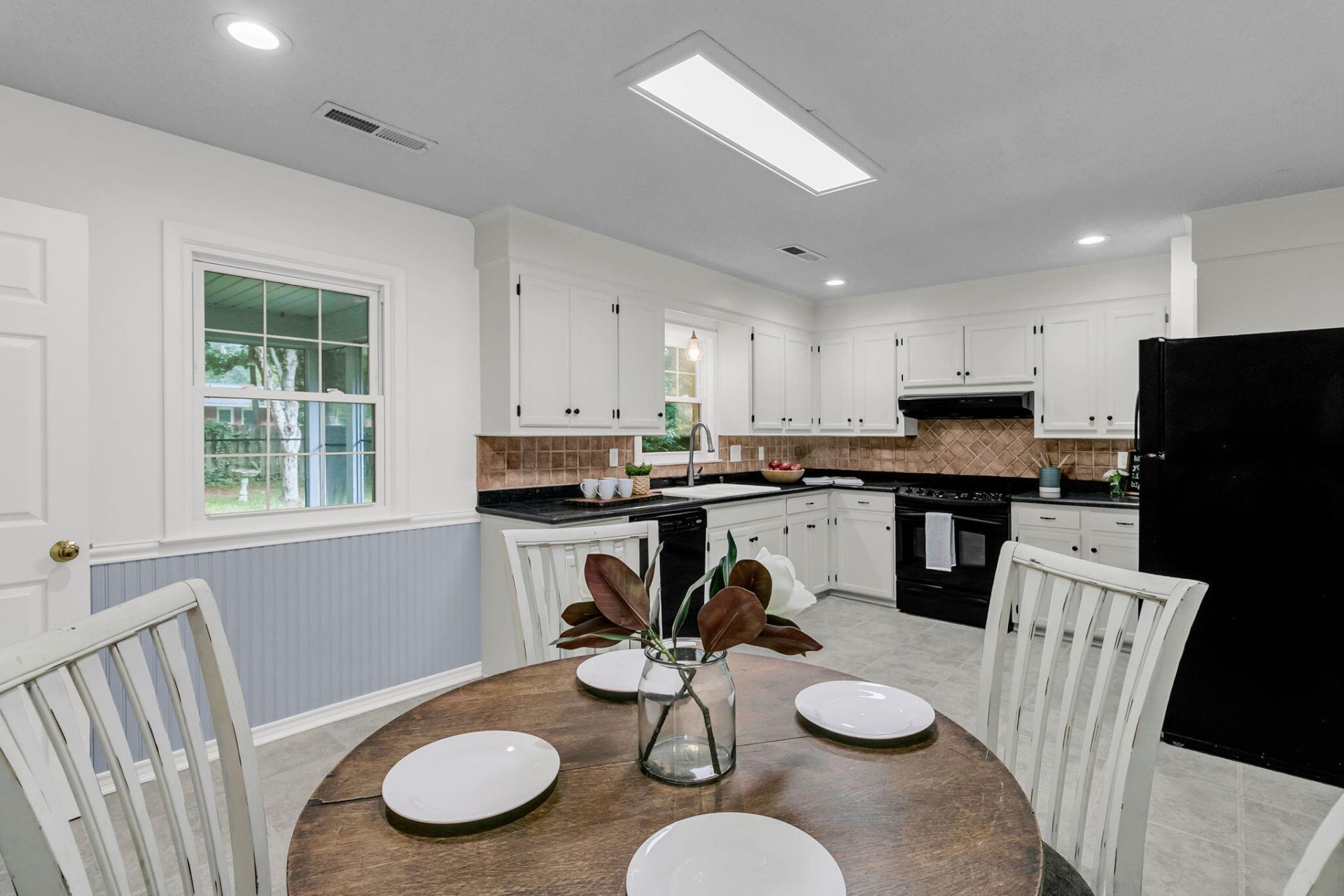 404 Forest Circle Photo 13
