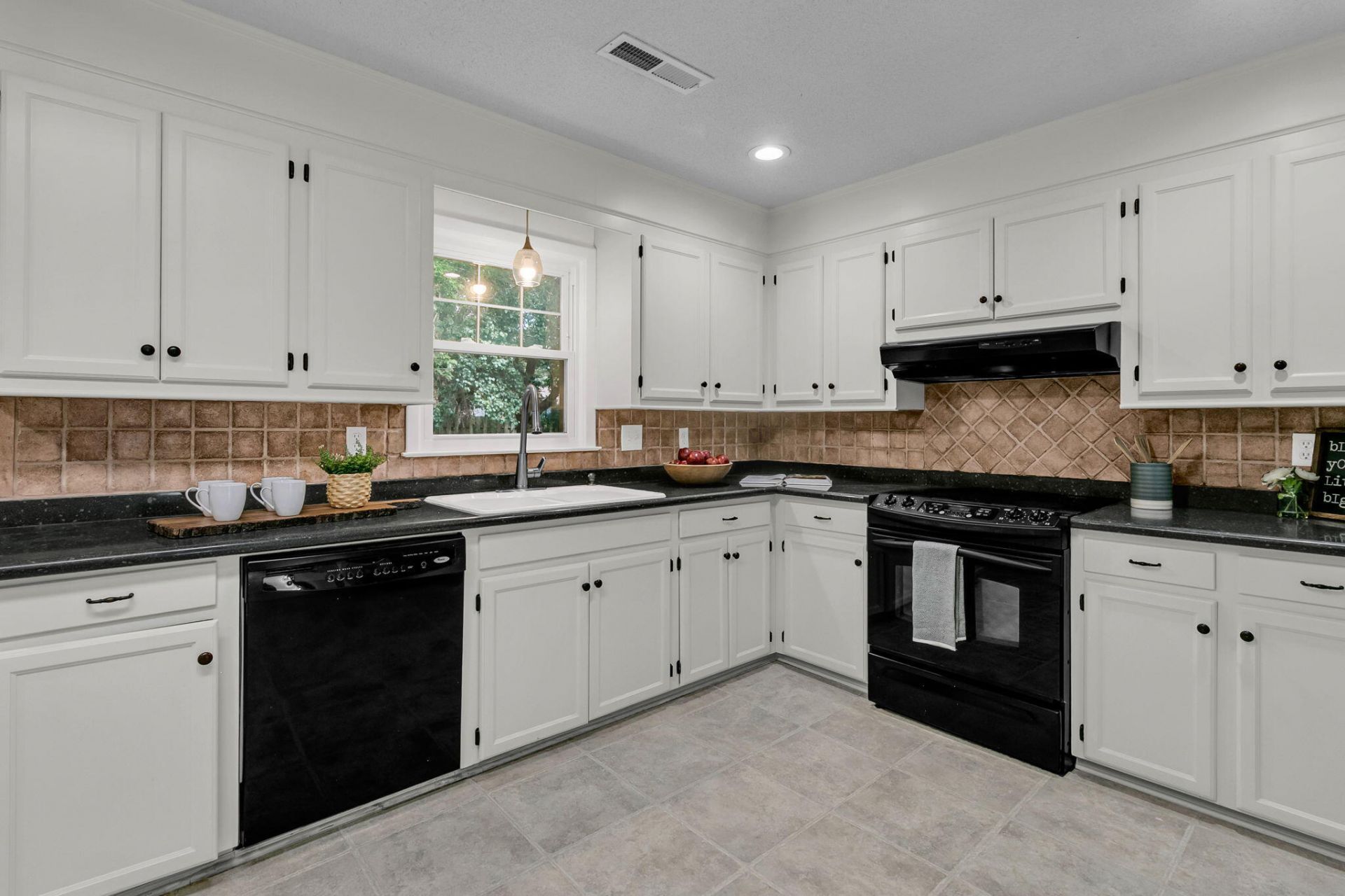 404 Forest Circle Photo 14