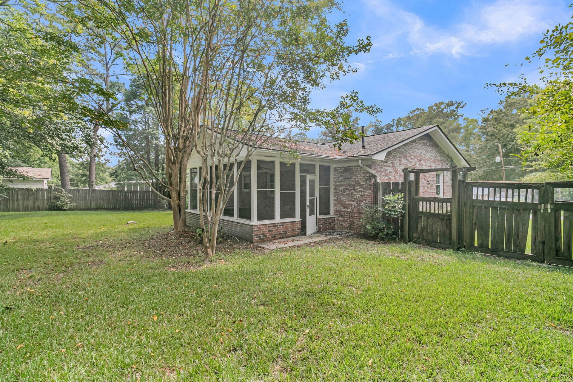 404 Forest Circle Photo 31