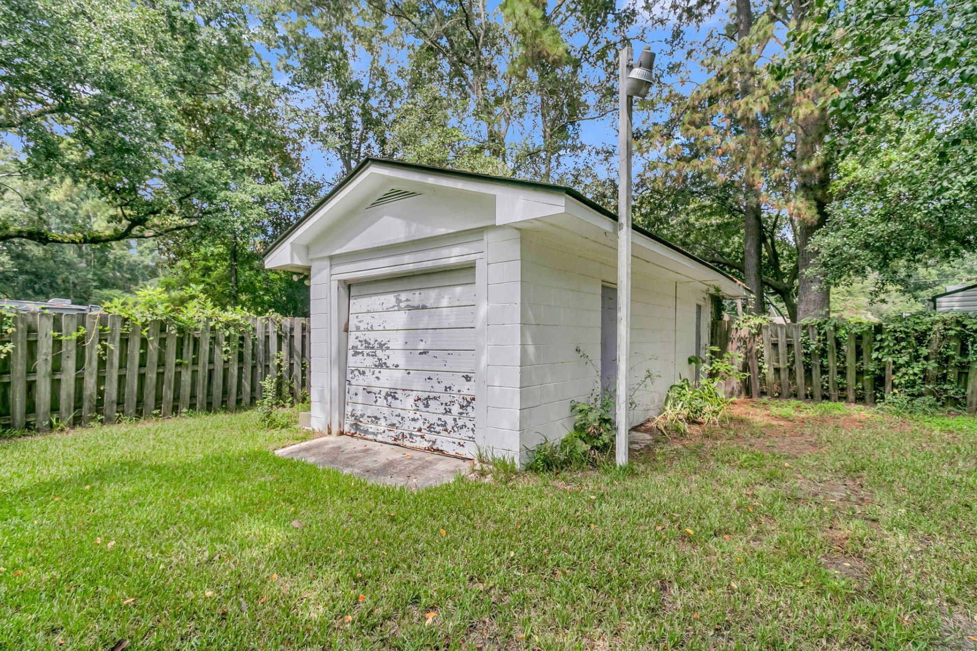 404 Forest Circle Photo 32