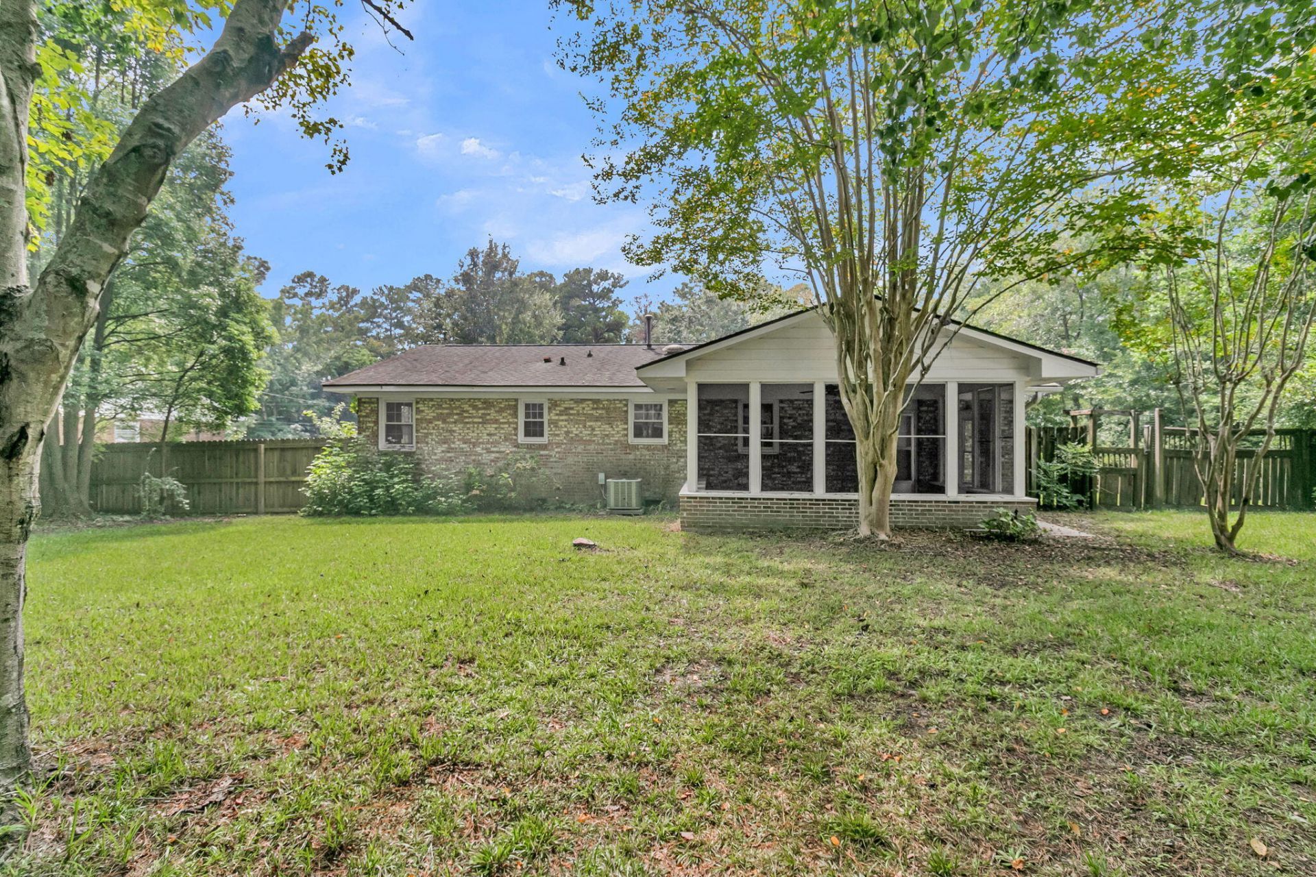 404 Forest Circle Photo 33