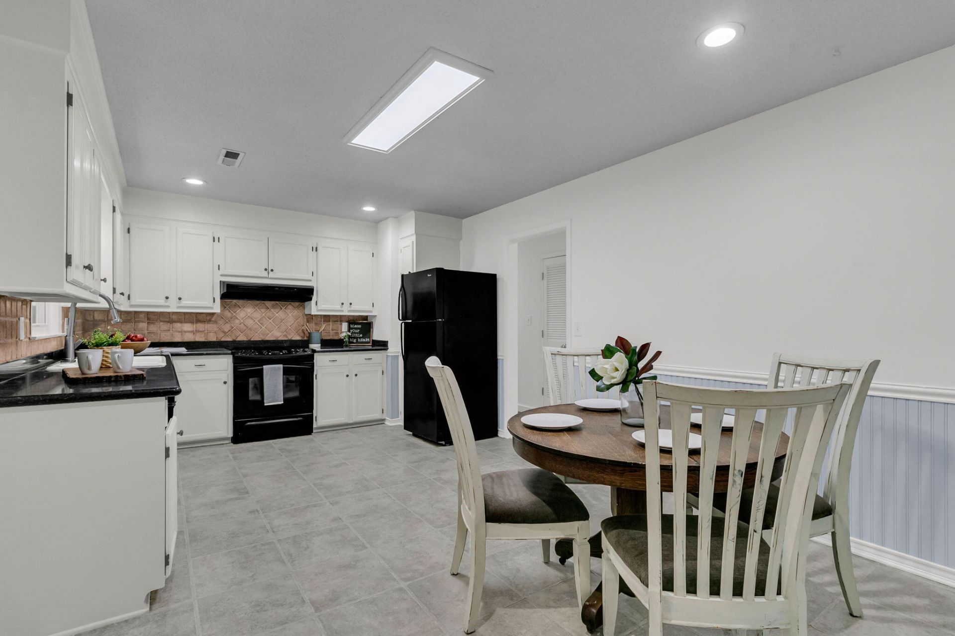 404 Forest Circle Photo 8
