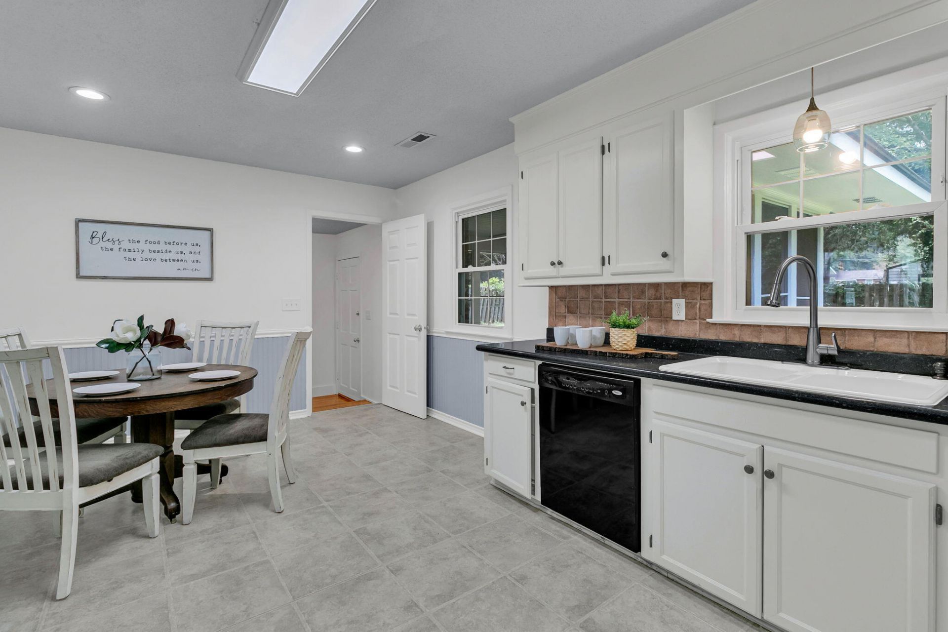 404 Forest Circle Photo 9