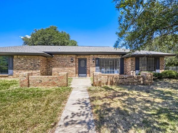 2185 Jana Lane, Burleson, TX 76028